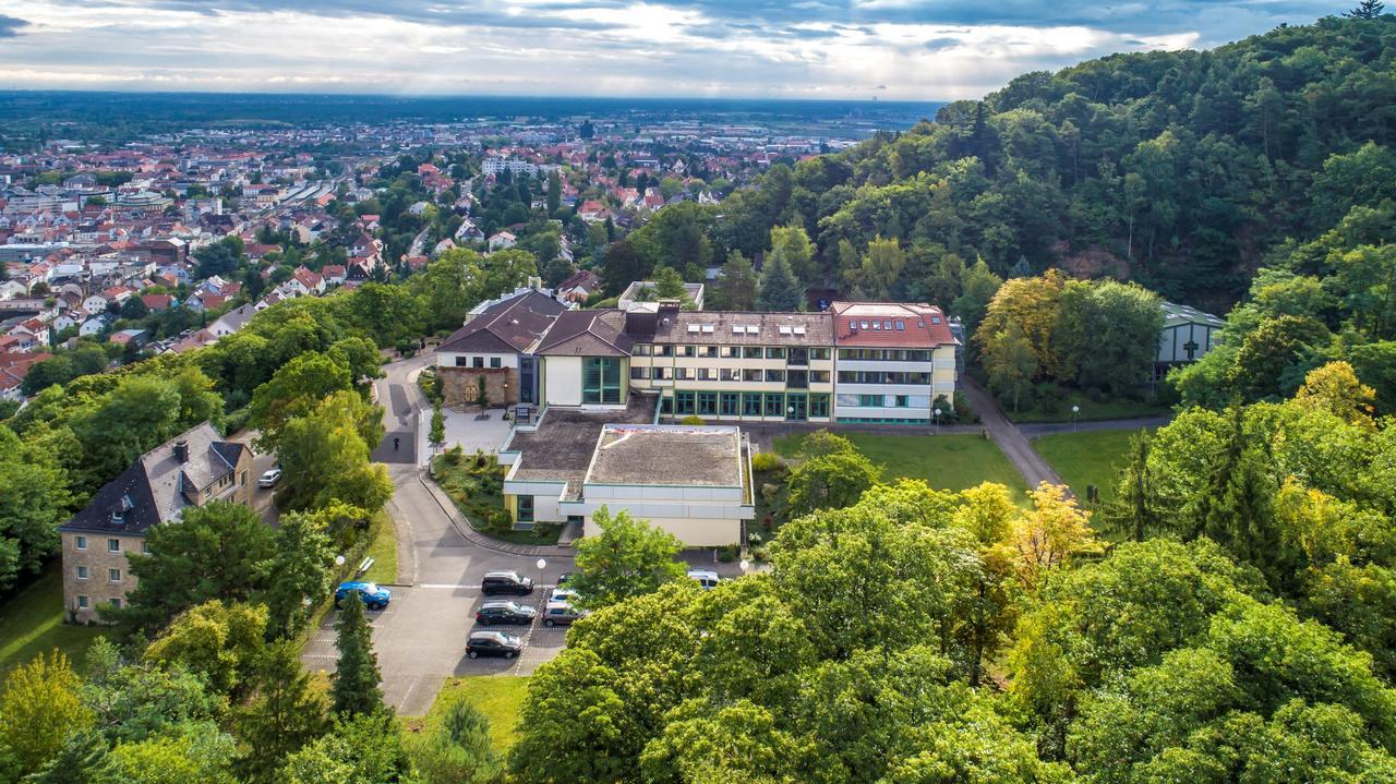Kloster Neustadt Нойштадт-ан-дер-Вайнштрасе Екстер'єр фото